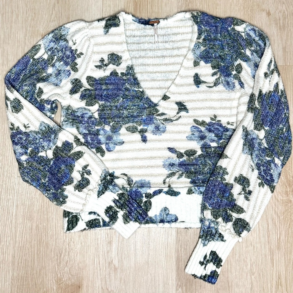 Free People Bed of Roses Sweater Size S